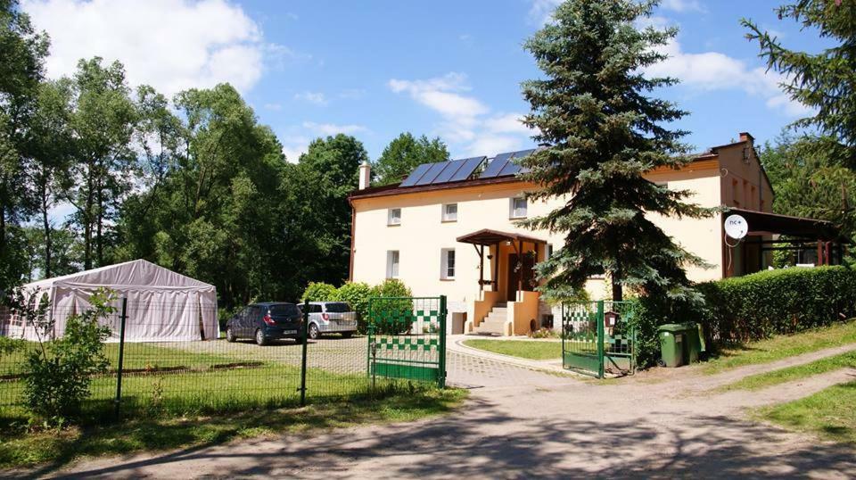 Villa Czarkowice Mlyn Kepnica Exterior foto